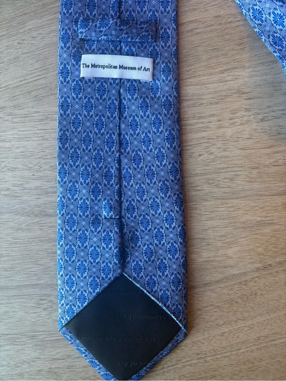 The Metropolitan Museum of Art excellent preloved